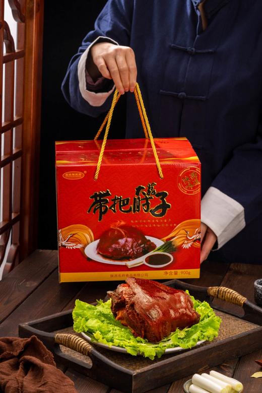 【地道风味丨东府大荔卤肉/带把肘子礼盒】采用新鲜猪肉/肘肉，放入二十多种秘制料的百年老汤卤汁内浸泡和炖煮，肉质鲜香扑鼻，肥而不腻，瘦而不柴咸香适口，每一种都是味蕾的新体验 商品图0