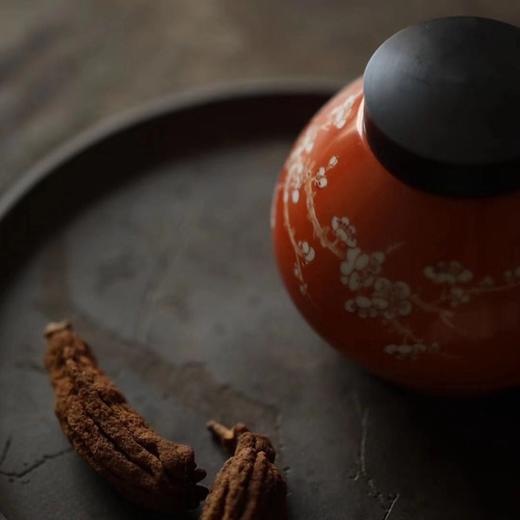 珊瑚红剔花寻梅锡口茶叶罐 商品图1