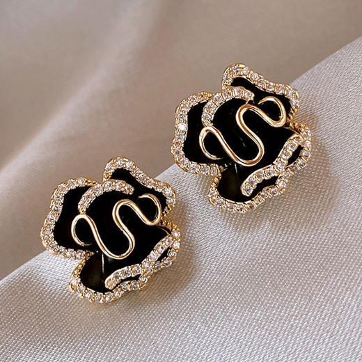 JU-AB-31黑色山茶花复古耳环温柔气质感耳钉简约百搭满钻耳坠耳饰 商品图3