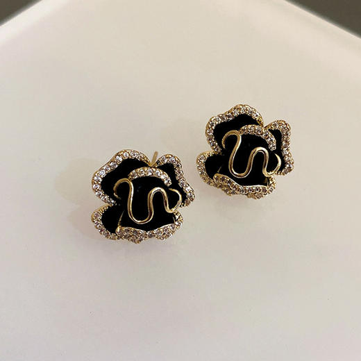JU-AB-31黑色山茶花复古耳环温柔气质感耳钉简约百搭满钻耳坠耳饰 商品图4