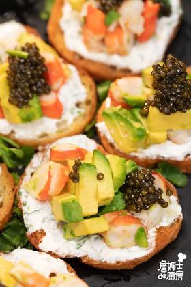 鱼子酱鲜虾面包