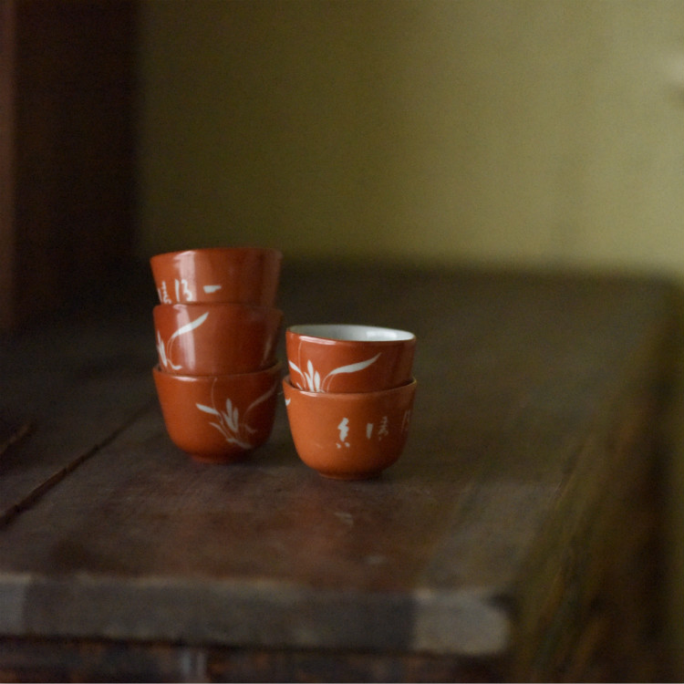 珊瑚红剔花幽兰五客杯