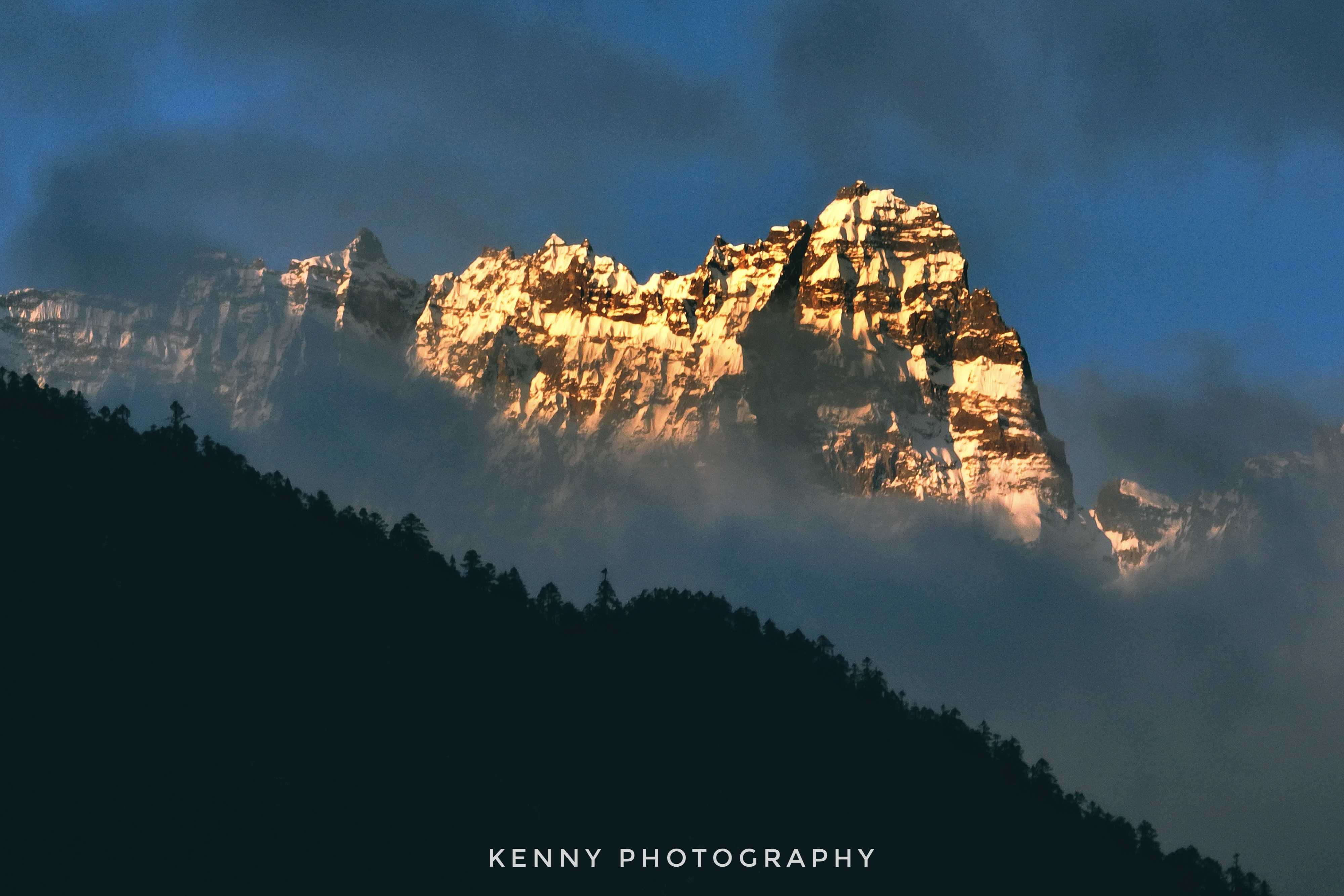 梅里雪山、太子十三峰、日照金山、明永冰川、雪达村梅里雪山倒影地5天摄影团
