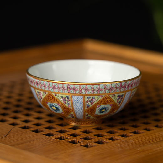 粉彩描金敦煌花卉纹普洱杯 商品图2