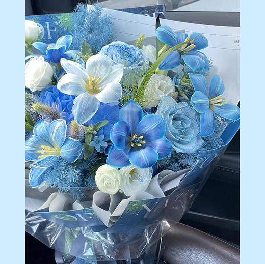 蓝色月光--蓝色系吸色郁金香玫瑰混搭花束 商品图1