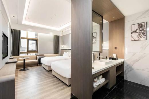 错峰游【自贡国际恐龙灯会+ 斯尔特酒店(自贡方特恐龙王国店)】
🏮错峰看灯会，亲子周边两日游 商品图5