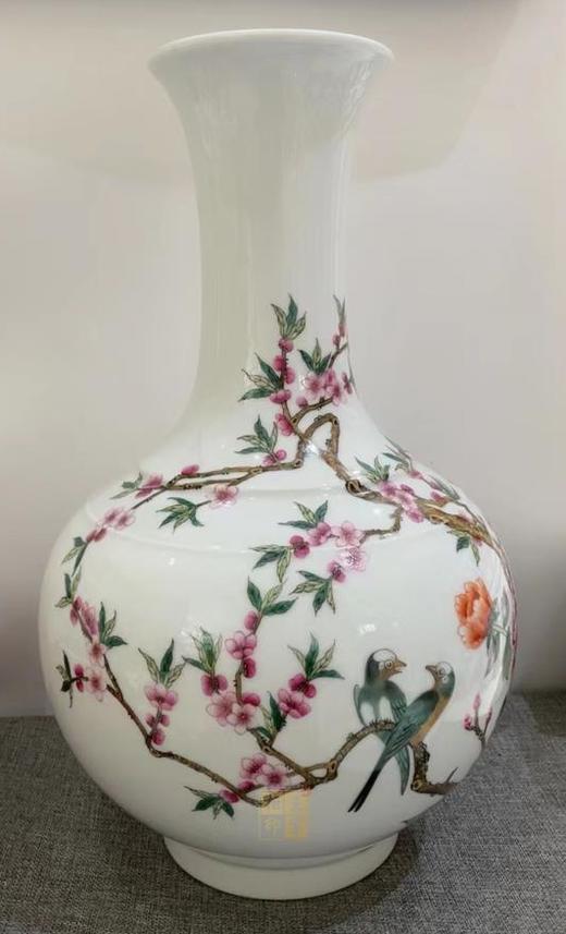 粉彩春满乾坤赏瓶 商品图0
