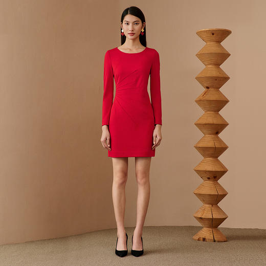 EITIE爱特爱春新款简约纯色利落百搭连衣裙修身显瘦打底短裙C2207056 商品图4