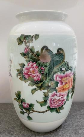 粉彩姹紫嫣红冬瓜瓶