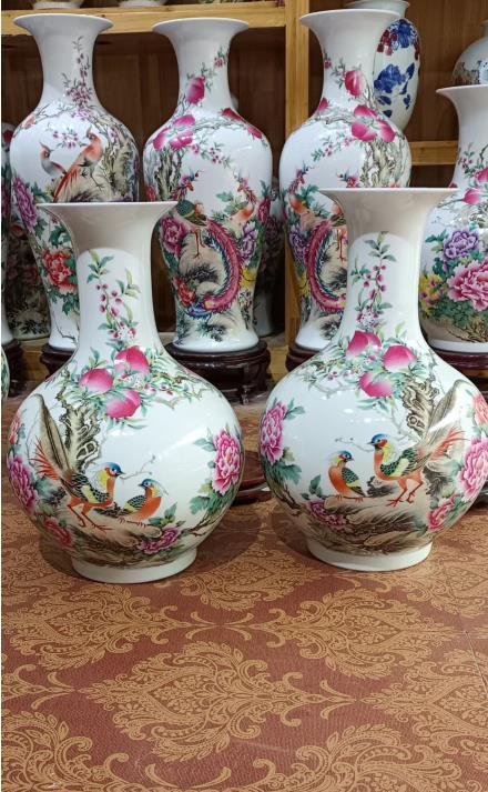 粉彩锦堂富贵赏瓶 商品图0