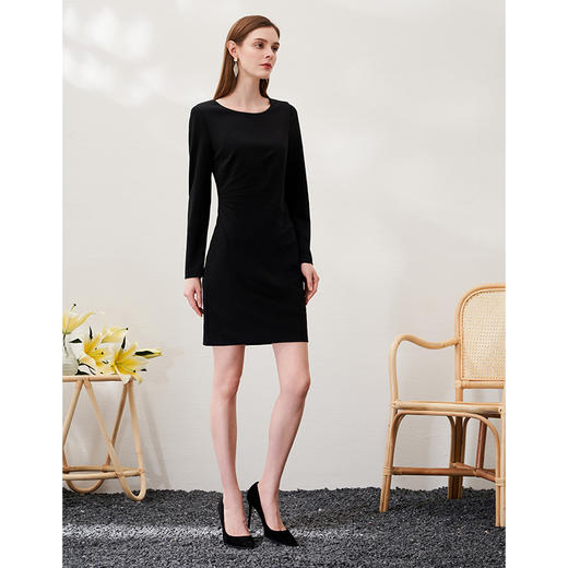 EITIE爱特爱春新款简约纯色利落百搭连衣裙修身显瘦打底短裙C2207056 商品图5