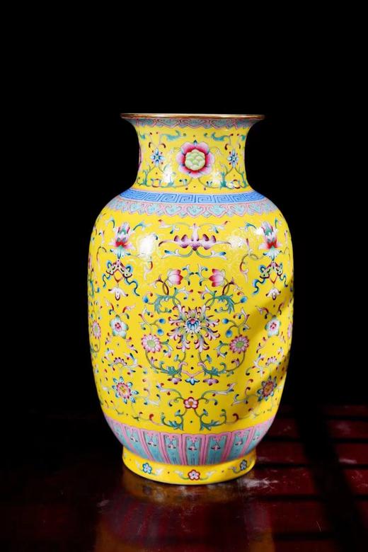 帝王黄地扎道珐琅彩缠枝莲纹如意瓶 商品图0