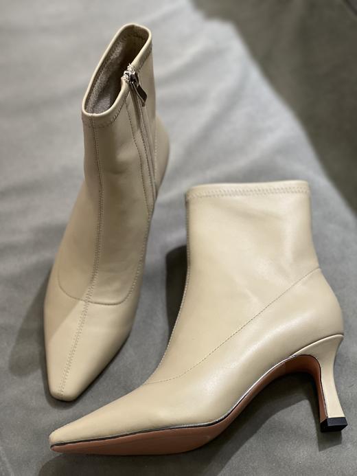 IUIU SECOND 2022新款尖头软皮侧拉链高跟短靴U22DS44741 商品图3