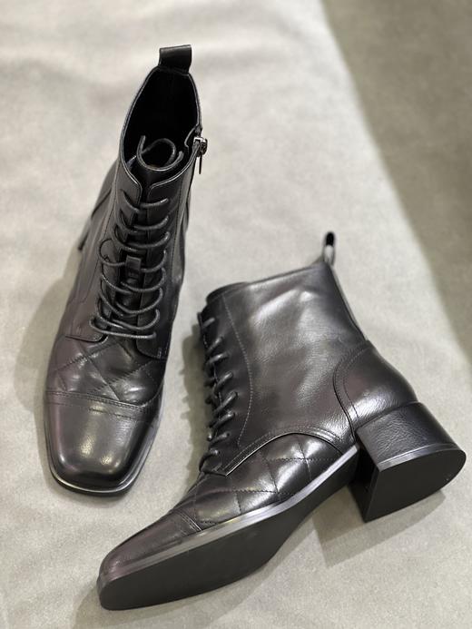 IUIU SECOND 新款软皮菱格纹小方头侧拉链马丁靴U21DS42108 商品图4