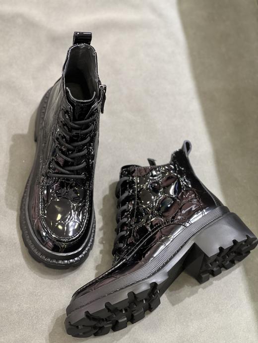 IUIU SECOND 新款减龄方圆头亮面厚底马丁靴U21DS44571 商品图2