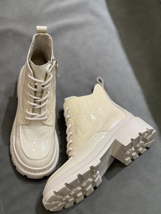 IUIU SECOND 新款减龄方圆头亮面厚底马丁靴U21DS44571 商品图4