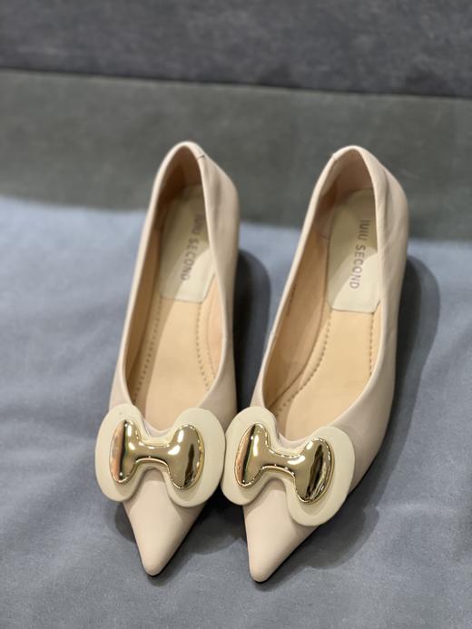 IUIU SECOND 2022新款尖头浅口饰扣浅口单鞋U22CE37541 商品图3