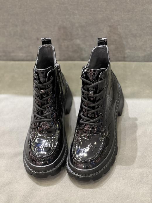 IUIU SECOND 新款减龄方圆头亮面厚底马丁靴U21DS44571 商品图1