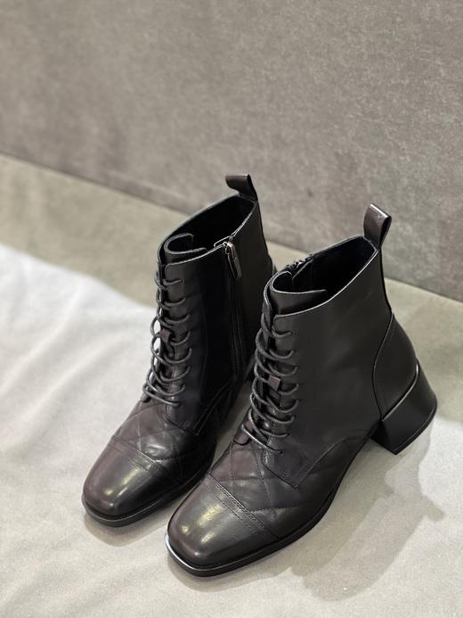 IUIU SECOND 新款软皮菱格纹小方头侧拉链马丁靴U21DS42108 商品图3
