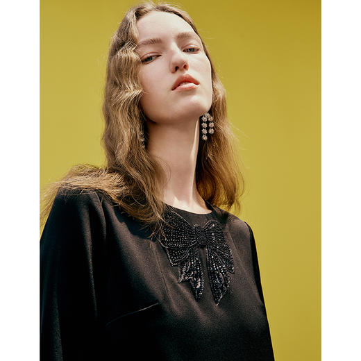 EITIE爱特爱春季新款蝴蝶结胸口图案设计连衣裙7307009 商品图3