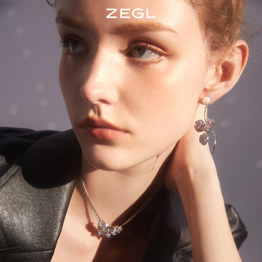 ZEGL复古赫本风花朵耳环女小众设计感高级耳钉气质不对称秋冬耳饰 商品图3