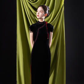 荷言HEHEN纯手工定制 夜未央  黑色百分真丝丝绒复古筒子领特色拼接袖细带改良旗袍裙