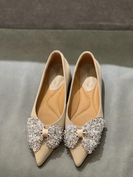 IUIU SECOND 2023新款尖头闪闪蝴蝶结钻扣平底浅口单鞋U23AE12371 商品图2