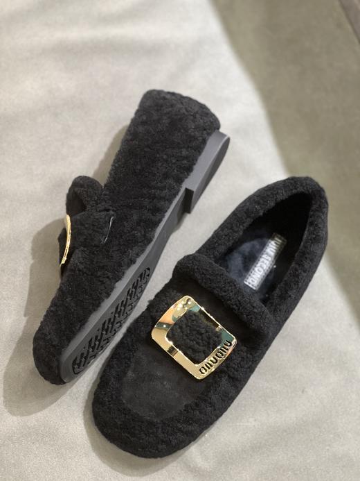 IUIU SECOND 2023新款加绒方圆头饰扣深口一脚蹬毛毛鞋乐福鞋U23AM12781 商品图2