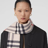 【一】BURBERRY 巴宝莉 女士经典格纹羊绒围巾 粉色 8015533 A5129 商品缩略图2