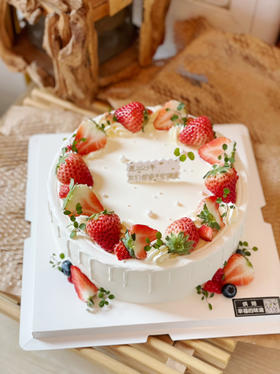特价：超值草莓蛋糕。8寸福利款，6厘米高