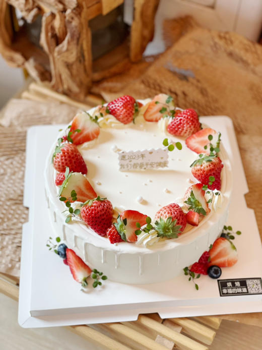特价：超值草莓蛋糕。8寸福利款，6厘米高 商品图0