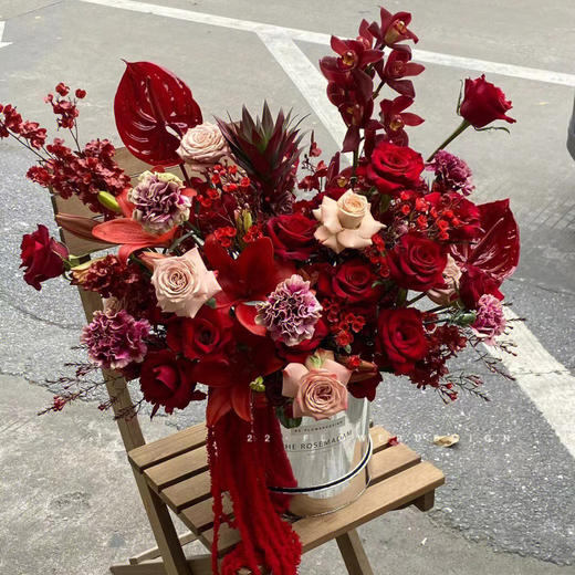 烟火满四城（红色系鲜花抱抱桶） 商品图0