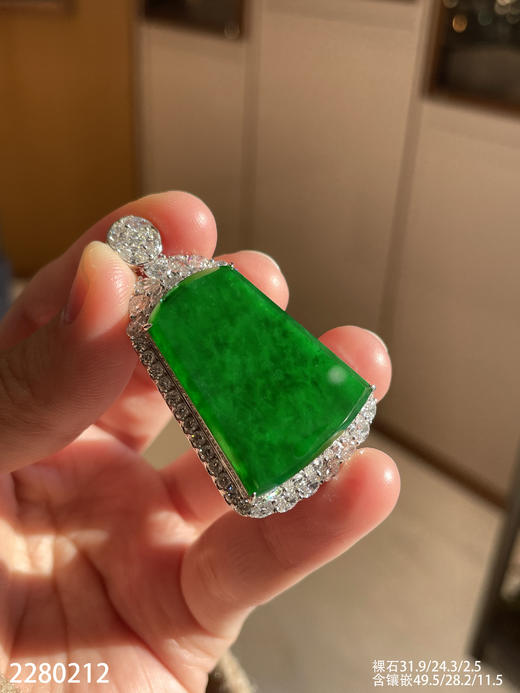 2280212，老坑冰帝王绿无事牌吊坠。具体价格微信咨询 商品图3