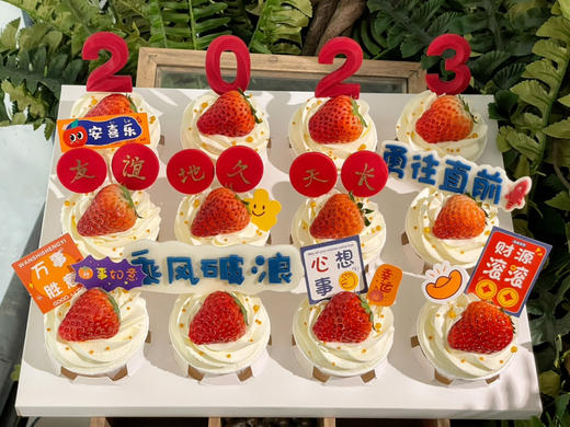 2024，乘风破浪、勇往直前。杯子蛋糕。12杯一组，每杯一颗新鲜草莓夹心，入口即化的安心动物奶油 商品图8