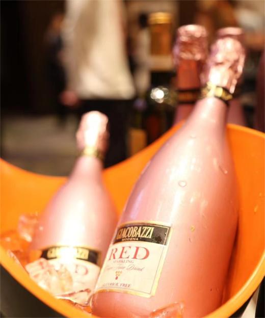 【意大利】粉瓶无醇葡萄汁750ml | 雅阁巴茨 0度精选系列 商品图2