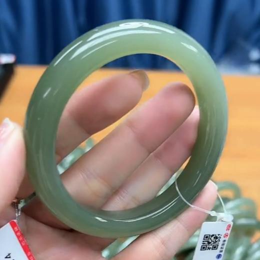 和田玉手镯-冰晴水湖水绿 商品图0