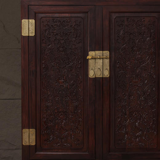 二十世纪 红木满雕西番莲纹四件柜 商品图3