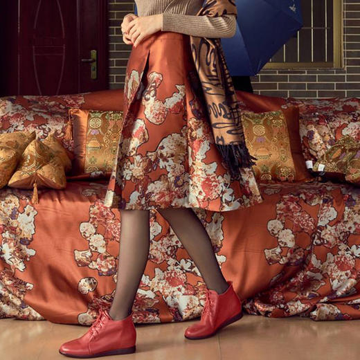 【伯妮斯茵】文艺复古印花半裙--读书的卡美伊--《画尽世界光影，只为挚爱的女人》6B6621 商品图0