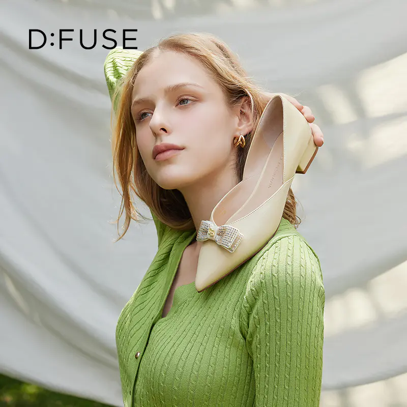 d:fuse/迪芙斯2023春季新品尖头蝴蝶夹平底单鞋拼接简约df31111011