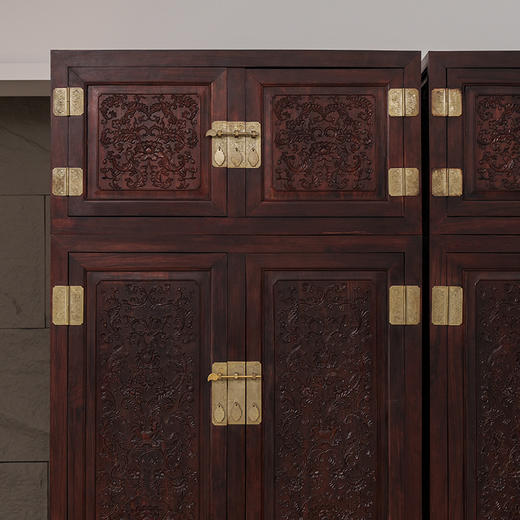 二十世纪 红木满雕西番莲纹四件柜 商品图1