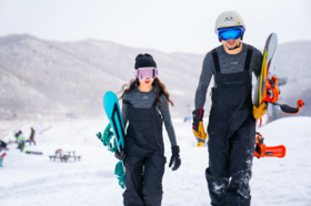  冬季运动优秀基础层！在-17˚C的滑雪场里，只穿一件内衣！