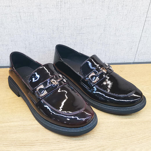 豪行秋季21301695宽松简约休闲浅口女鞋低跟软底漆皮乐福鞋 商品图2