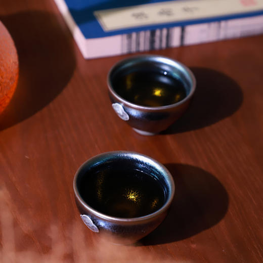 《一路相伴》足银对盏 古法柴烧 999足银 银豪龙纹釉彩面 蓝银豪釉色 商品图6