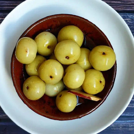 云南特产泡滇橄榄  入口咀嚼微涩须臾之后，苦涩味尽消，舌面上无处不源源不断冒出甘甜的味道来，涌泉一样的甜 商品图4