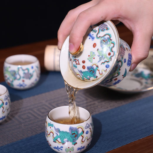 《吉狮已到》大明斗彩茶礼 商品图7