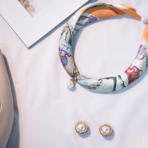 A锁骨磁扣脖套丝巾-颜色随机 商品图10