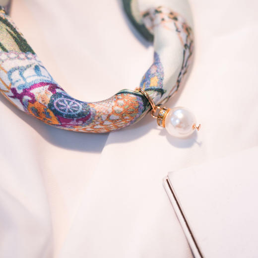 A锁骨磁扣脖套丝巾-颜色随机 商品图11