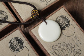 白色大号精品云子吊坠