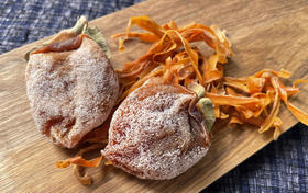 人工撒霜、冷库冻霜，你吃的富平溏心柿饼是正宗的吗？