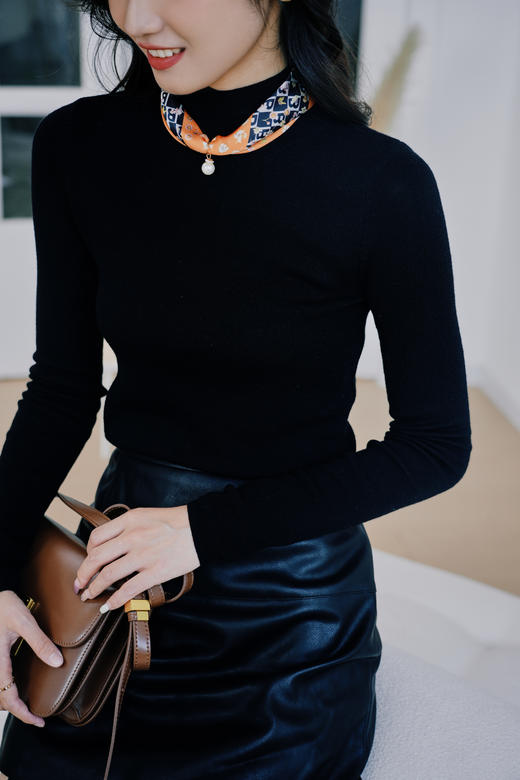 A锁骨磁扣脖套丝巾-颜色随机 商品图4